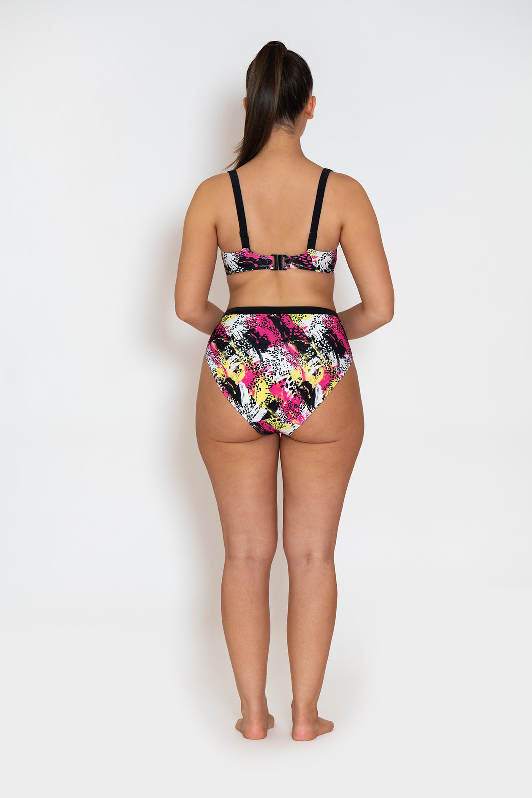 https://www.uplifting-bras.com/cdn/shop/products/GirlsNight-sealeopard-print-bikini-f1_530x@2x.jpg?v=1614211737